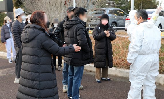 "규정 따랐다"는 선관위 입장문..'부정투표' 논란만 더 키웠다