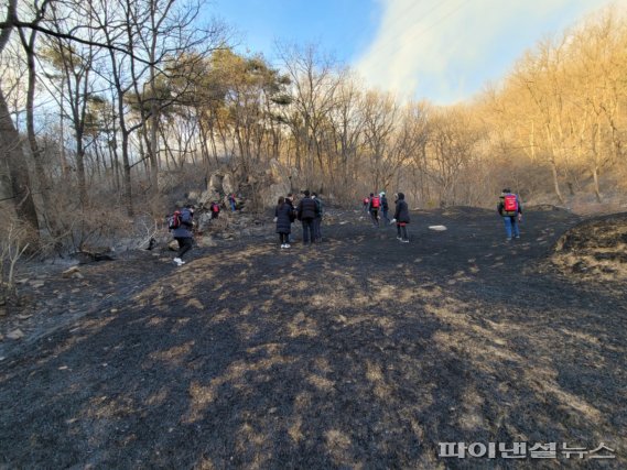 안산시 수리산 화재 1500명 투입…잔불 정리중