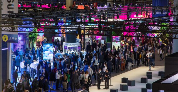 2일(현지시간) 세계 최대 이동통신 전시회 '모바일월드콩그레스(MWC) 2022'가 열린 스페인 바르셀로나 피라그란비아 전시장이 참관객들로 붐비고 있다. 2022.3.2/뉴스1 © News1 유승관 기자