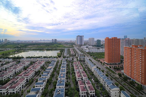 대우건설이 한국형 모델을 적용한 베트남 하노이 스타레이크 신도시 조성현장 모습. 스타레이크 신도시는 여의도 면적 3분의 2 규모로 총 사업비 22억 달러를 투입해 2024년 1단계 사업 완공을 목표로 하고 있다. 대우건설 제공