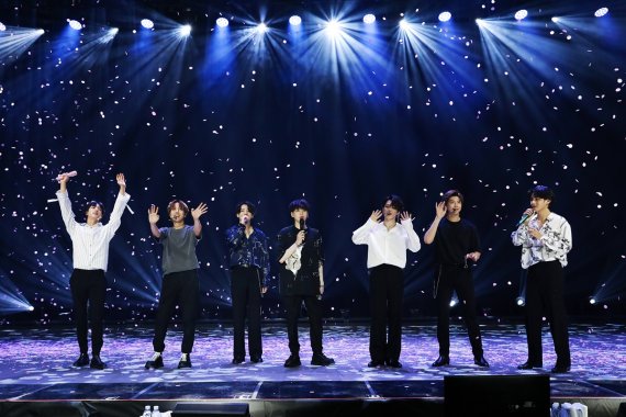 [서울=뉴시스] 방탄소년단_방방콘 The Live_단체. 2022.03.09. (사진 = 빅히트뮤직 제공) photo@newsis.com *재판매 및 DB 금지 /사진=뉴시스