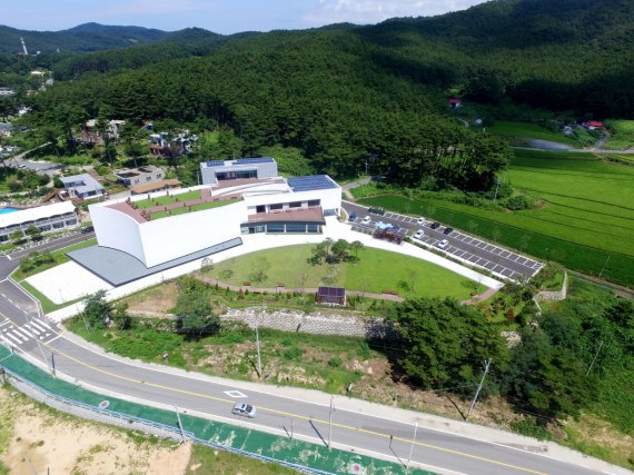 충남 태안 유류피해극복기념관 전경