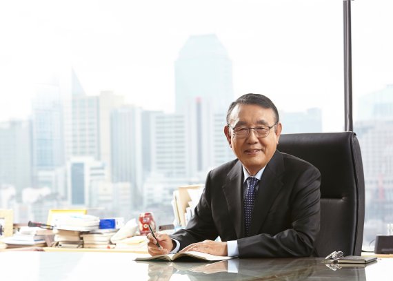 고려아연 최창근 회장 /사진=희망브리지