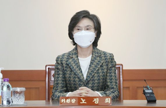 檢, '사전투표 부실 논란' 노정희 선관위원장 수사 착수