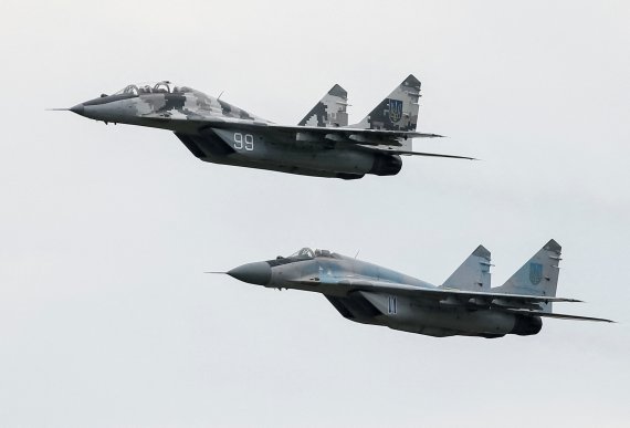 미그-29(MIG-29) 전투기가 2016년 8월3일(현지시간) 우크라이나 군사 공군 기지를 비행하고 있다. 사진=로이터·뉴스1