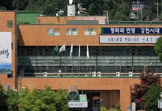 11일 태백시는 인구감소와 코로나 19로 인한 택시업계 경영난 해소를 위해 ‘2022년 택시 감차보상 사업’을 추진한다고 밝혔다.