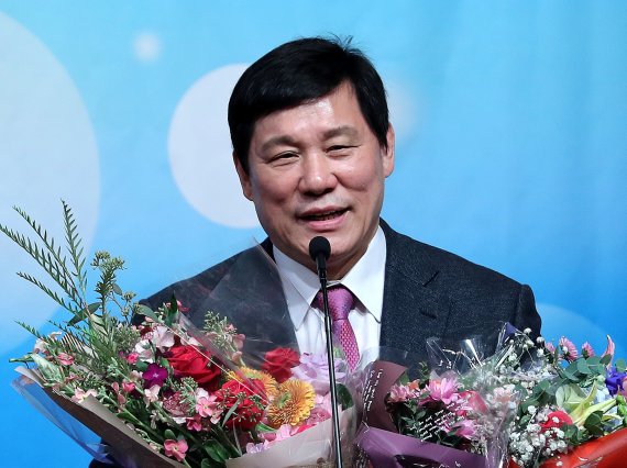 Heo Joo Yeon, o primeiro candidato de beisebol a se tornar governador "Beisebol coreano sem narcisismo para aumentar a competitividade"
