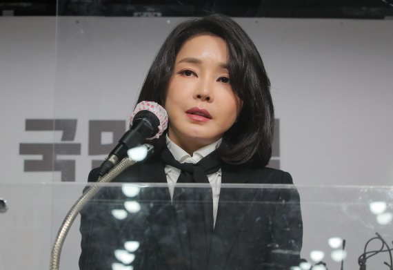 "연예인급 미모"… 尹 당선에 김건희 여사 외모가...