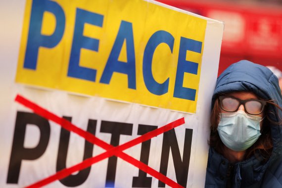 자원입대한 한국계 우크라이나 배우 시민 탈출 돕다 숨졌다