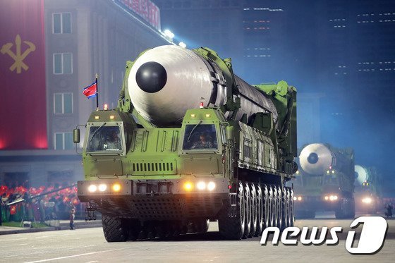 북한의 신형 대륙간탄도미사일(ICBM) '화성-17형'. [국내에서만 사용가능. 재배포 금지. DB 금지.사진=뉴스1