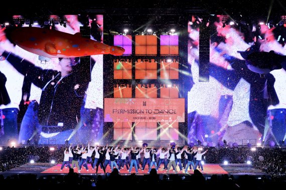 방탄소년단, 무함성 콘서트…전세계 246만5천명 관람