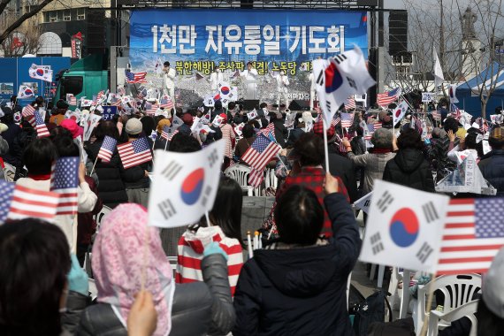 경찰, 사랑제일교회 집회 '불법' 규정…"대상자 5명 전원 출석요구"