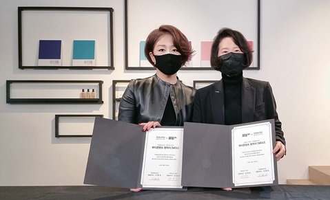 (주)예랑프로덕션 대표이사 이현주(좌)와 (주)휴콥/와우M 대표이사 김경숙(우)은 베트남 지상파 방송국 VTC10에 뷰티 콘텐츠를 공동으로 제작하고 방영하기 위한 뷰티콘텐츠 공동 제작 협약을 체결했다