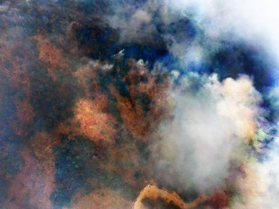 8일 경북 울진군 울진읍 소광리 일대에 펼쳐진 금강송 군락지에 불길이 번져 연기가 피어오르고 있다. 2022.3.8/뉴스1 © News1 민경석 기자