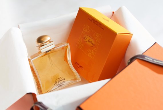 시그니엘 부산 '어게인, 블루밍 패키지 럭셔리' 사은품 '에르메스 뱅꺄트르 포부르' *재판매 및 DB 금지