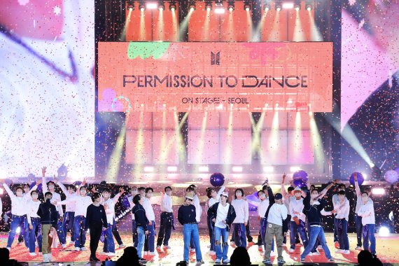 [서울=뉴시스] 방탄소년단_BTS PERMISSION TO DANCE ON STAGE - SEOUL_단체(4). 2022.03.14. (사진 = 빅히트뮤직 제공) photo@newsis.com *재판매 및 DB 금지 /사진=뉴시스