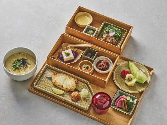 웨스틴 조선 서울의 스시조에서 선보이는 전복죽 조찬