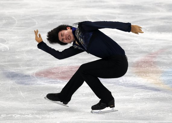 [베이징(중국)=뉴시스] 고범준 기자 = 차준환이 10일 중국 베이징 캐피털 실내경기장에서 열린 2022 베이징 동계올림픽 피겨 스케이팅 남자 싱글 프리 스케이팅에 출전해 연기를 하고 있다. 2022.02.10. bjko@newsis.com