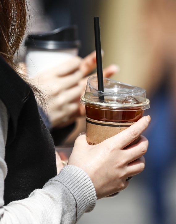 커피 마시면 위험 낮춰지는 암.. 뜻밖의 연구 결과