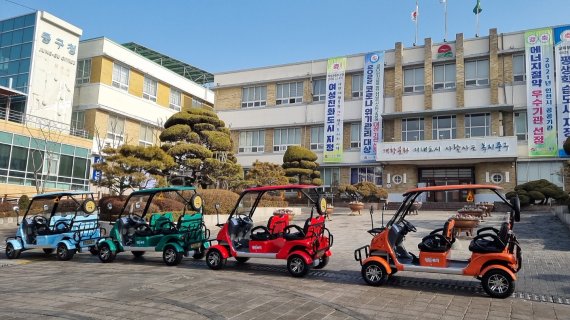 인천시와 인천관광공사는 개인(관광)이동수단을 타고 가이드의 역사해설을 듣는 ‘개항 e지투어’ 운행을 시작했다. 사진은 관광 활성화를 위해 도입한 개인(관광)이동수단 전경.