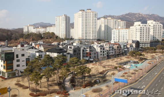 안양 동편마을 카페거리 수도권 명소 ‘우뚝’