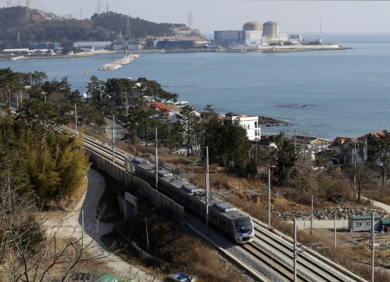 동남권 시민 55% "부전역에 고속열차 정차역 신설 찬성"