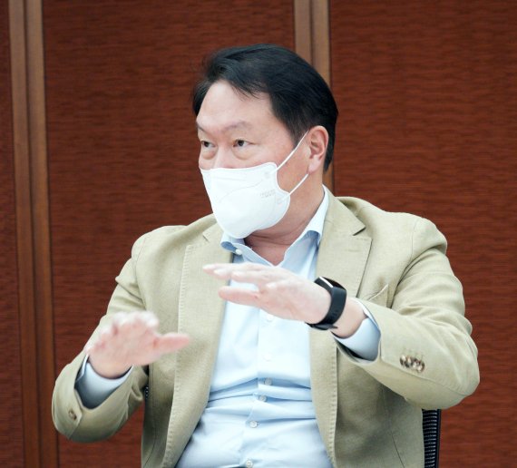 최태원, "민간의 역할 변할 것..정책 수립의 동반자 위상 기대"