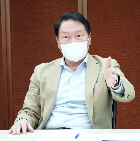 최태원, "민간의 역할 변할 것..정책 수립의 동반자 위상 기대"