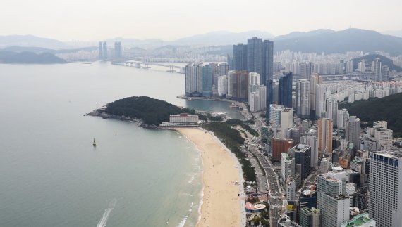 부산 해운대구 마린시티·해운대 해수욕장 전경. /사진=뉴스1