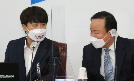 국민의힘 이준석 대표(왼쪽)와 김재원 최고위원. © News1