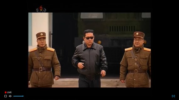 北 ICBM 영상 속 김정은 모습에 외신 영화 탑건의 톰 크루즈같은...
