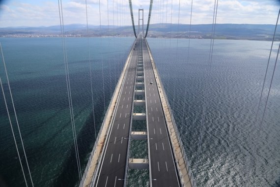 [서울=뉴시스] 포스코 강재 13만6천t이 적용된 터키 차나칼레대교. (사진=DL이엔씨 제공) *재판매 및 DB 금지