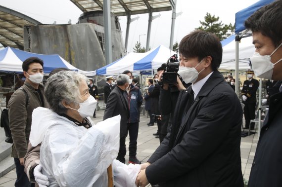 천안함 유족, 신상철 前민간위원 고소 "허위사실적시, 사자 명예훼손"