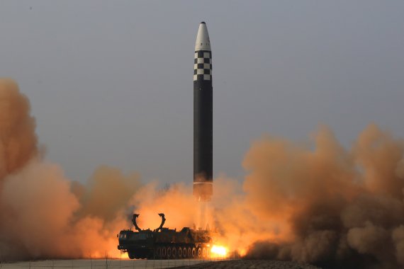 북한의 신형 대륙간탄도미사일(ICBM) '화성-17형'. 사진=노동신문 캡처