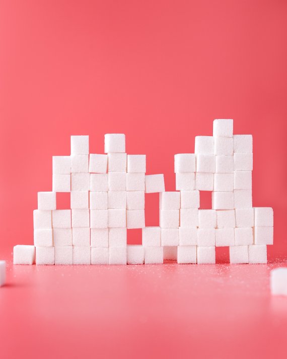설탕은 내분비계에 교란을 일으켜 남성 호르몬의 양을 늘리고 탈모를 유도할 수 있다. 대체당이나 과일은 요리할 때 설탕의 대안으로 활용할 수 있다. 출처 Giphy