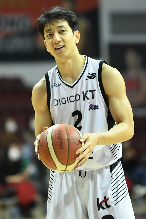허훈은 수원 KT의 8연승을 이끌지 못했다.(KBL 제공) © 뉴스1