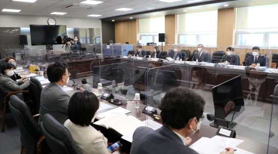 지난달 29일 오후 서울 삼청동 인수위원회에서 열린 법무부 업무보고에서 주영환 법무부 기조실장이 참석자 소개를 하고 있다. /사진=뉴스1