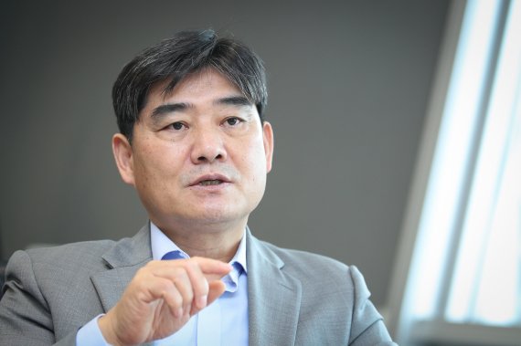 주명현 사학연금 이사장이 서울 영등포구 서울센터에서 뉴스1과 인터뷰를 하고 있다. /뉴스1 © News1 안은나 기자