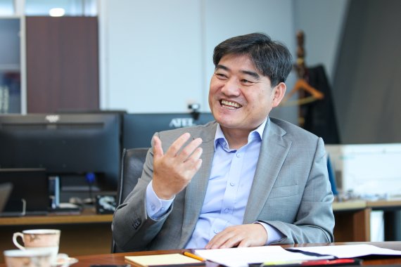 주명현 사학연금 이사장이 서울 영등포구 서울센터에서 뉴스1과 인터뷰를 하고 있다. /뉴스1 © News1 안은나 기자