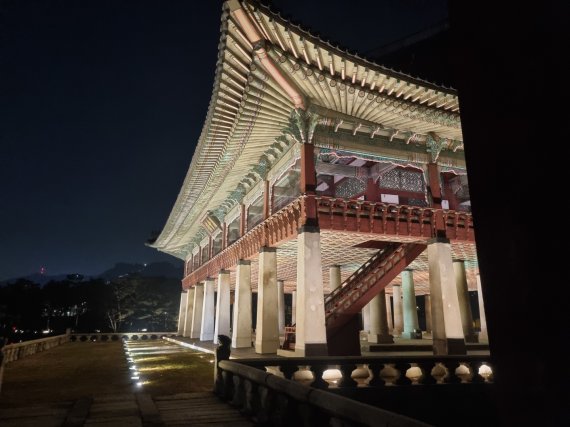[서울=뉴시스] 2021 하반기 야간관람 경회루. (사진=문화재청 제공) 2022.04.01. photo@newsis.com *재판매 및 DB 금지