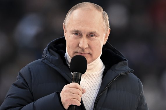 블라디미르 푸틴 러시아 대통령이 지난달18일(현지시간) 모스크바의 루즈니키 경기장에서 열린 크름반도(크림반도) 합병 8주년 기념 콘서트에 참석해 연설하고 있다. 푸틴 대통령은 최근 러시아의 우크라이나 특별 군사작전은 우크라이나 동부 돈바스를 대량학살로부터 해방하기 위한 것이라고 말했다. 2022.03.19. /사진=뉴시스