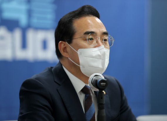 박홍근 더불어민주당 원내대표가 4일 오전 부산 연제구 더불어민주당 부산시당에서 열린 비상대책위원회 회의에서 발언중 이다. 뉴스1.