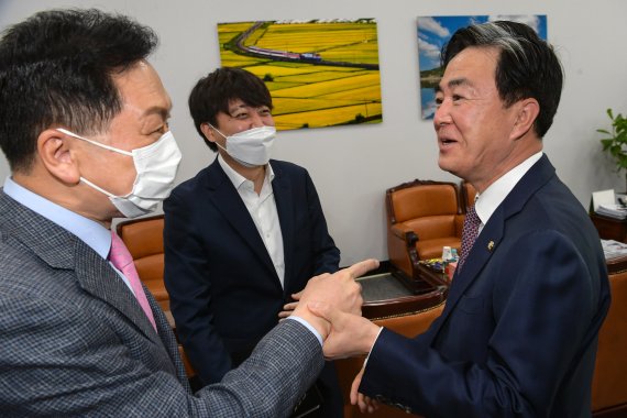 김태흠 "원내대표 출마 접는다"..사실상 충남도지사 출마