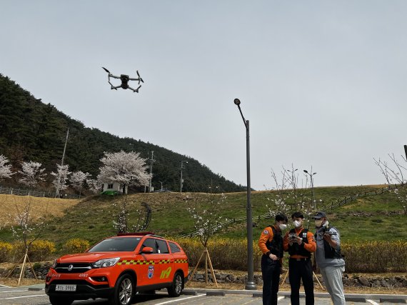 [대구=뉴시스] 김정화 기자 = 대구 수성소방서는 청명·한식을 맞아 오는 7일까지 산불 예방을 위한 특별 경계 근무를 실시한다. (사진 = 대구 수성소방서 제공) 2022.04.05. photo@newsis.com