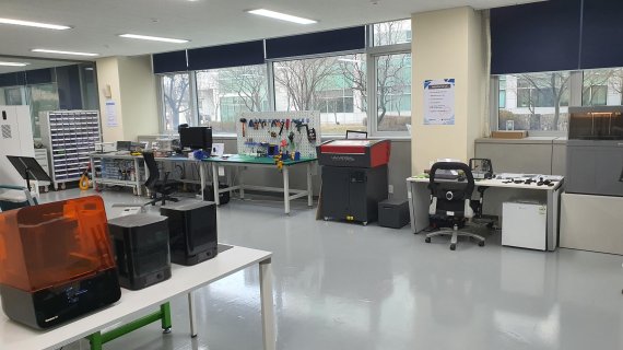 경기도와 차세대융합기술연구원이 중소벤처기업부가 공모한 2022년도 메이커스페이스(사진) 구축·운영 전문랩 사업 운영기관에 최종 선정됐다.(경기도 제공)© 뉴스1