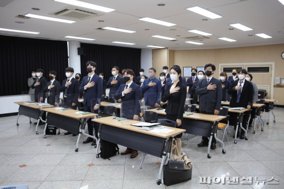 안산도시공사 신입사원 가정에 떡케이크 전달