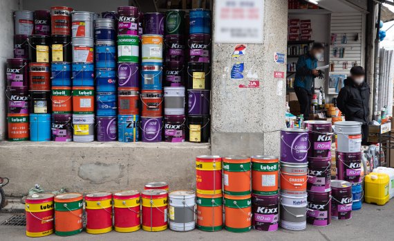 서울의 한 페인트 판매 업체. 2022.3.8/뉴스1 © News1 이재명 기자