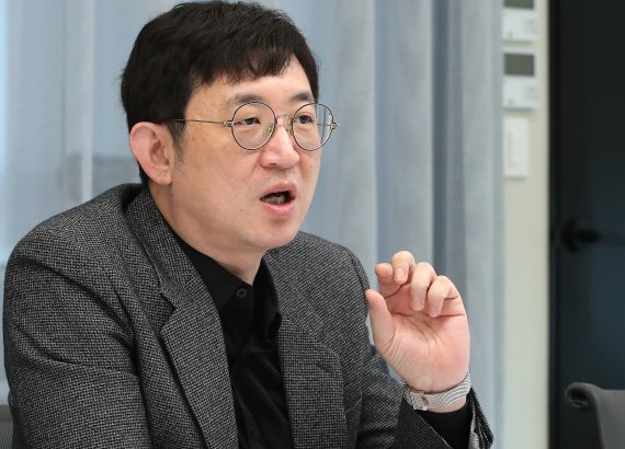 박종철 카카오엔터테인먼트 스토리부문 글로벌사업부문장이 31일 오후 경기도 성남시 분당구 판교 카카오엔터테인먼트에서 뉴스1과 인터뷰를 갖고 있다. 2022.3.31/뉴스1 © News1 김진환 기자