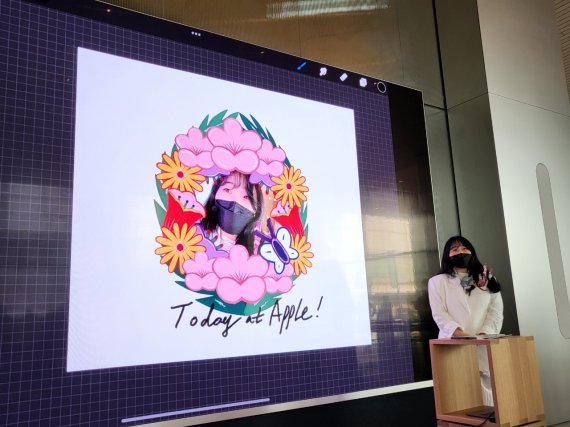 유명 일러스트 작가 '나난'이 애플스토어 명동점에서 진행한 세션 포럼. 2022.4.7/뉴스1 © News1 오현주 기자