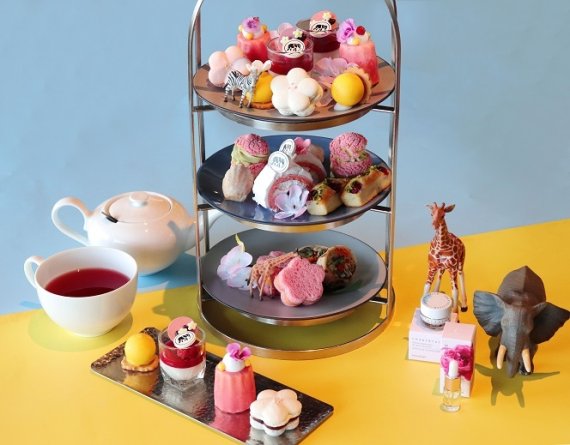 아난티 힐튼 부산의 '핑크 블라썸 애프터눈 티세트'